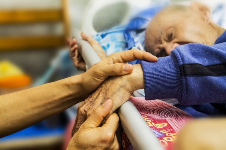 уход за престарелыми с онкологией